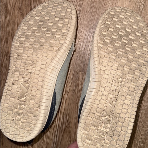 Airwalk Black Grey Shoes| size 3 - Picture 7 of 11